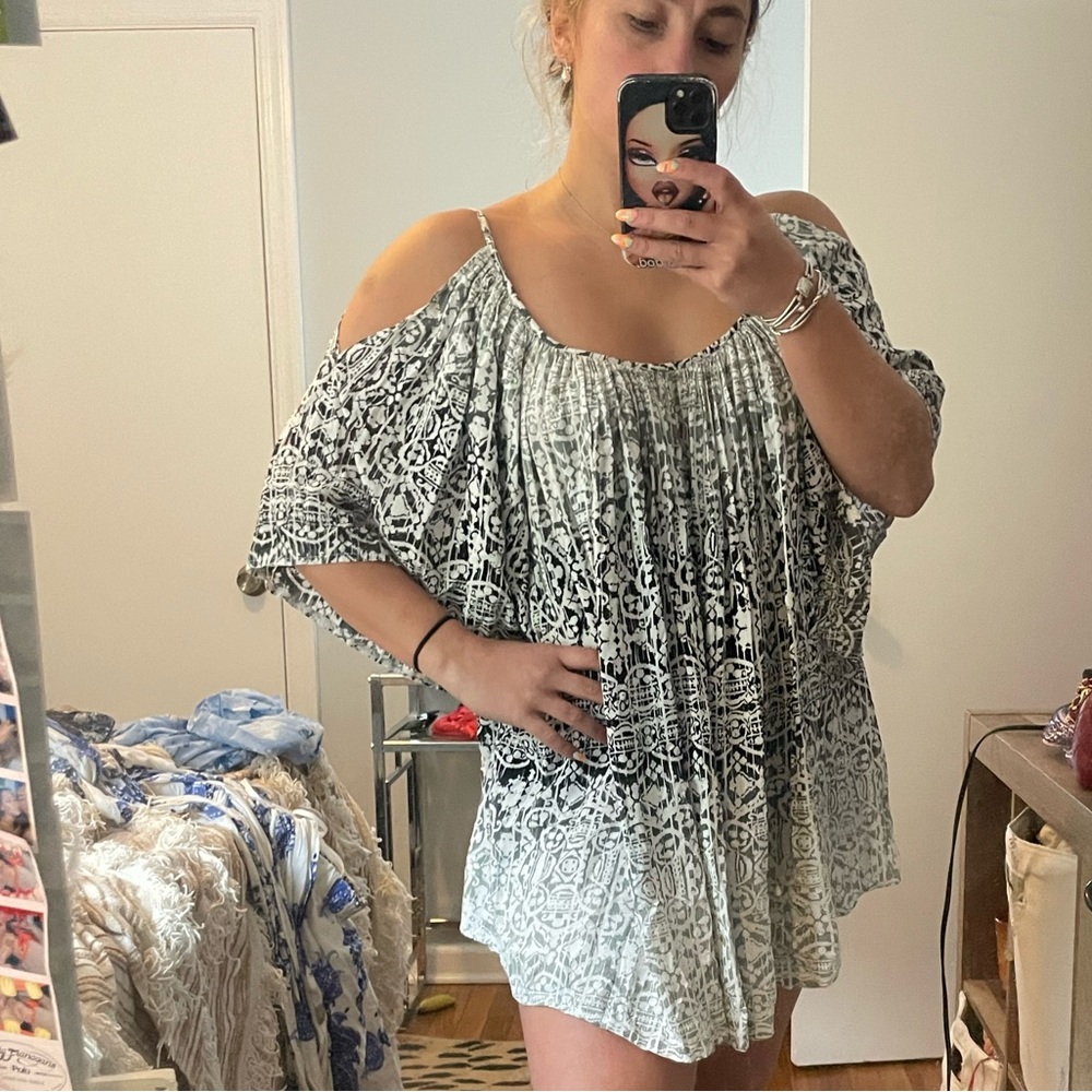 Lf vintage black and white Aztec hill house nap dress with cold shoulders.